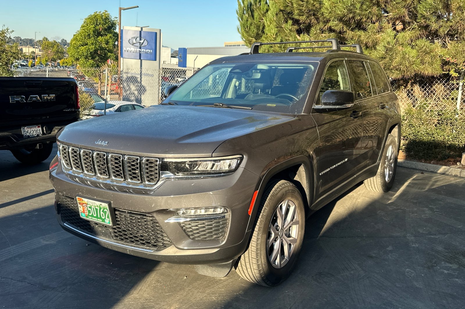 Used 2022 Jeep Grand Cherokee Limited AWD/4WD image 2