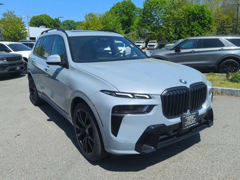 Used 2024 BMW X7 xDrive40i w/ M Sport Package AWD/4WD image 8