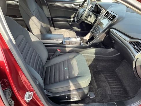 Used 2017 Ford Fusion SE w/ Fusion SE Technology Package FWD image 25