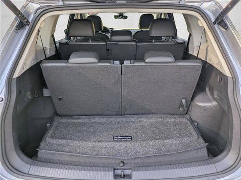 Used 2024 Volkswagen Tiguan SE w/ MDO Package, Three-Row FWD image 6