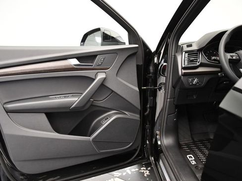 Certified 2025 Audi Q5 2.0T Premium image 28