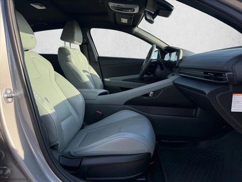 Certified 2025 Hyundai Elantra Limited FWD image 20