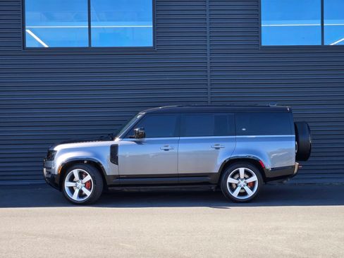 Used 2024 Land Rover Defender 130 X AWD/4WD image 4