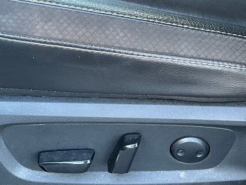 Used 2024 Nissan Pathfinder SL image 11