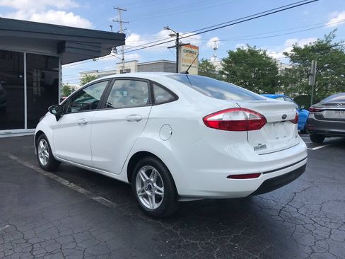 Used 2018 Ford Fiesta SE FWD image 5