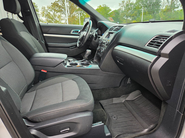 Used 2017 Ford Explorer XLT AWD/4WD image 8