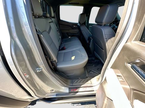 Used 2025 Chevrolet Colorado ZR2 w/ Midnight Edition image 36