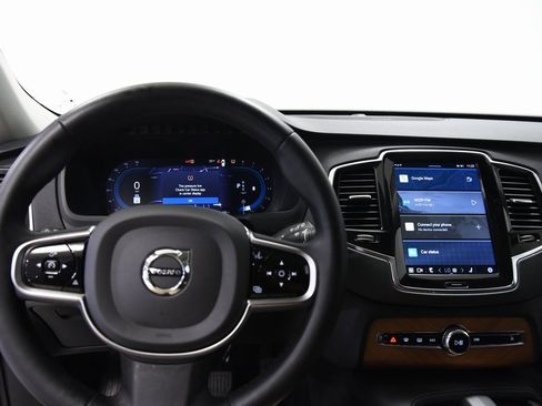 Used 2023 Volvo XC90 B6 Plus image 4