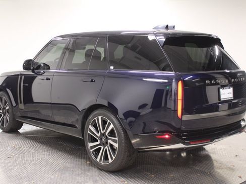 Used 2023 Land Rover Range Rover SE image 3