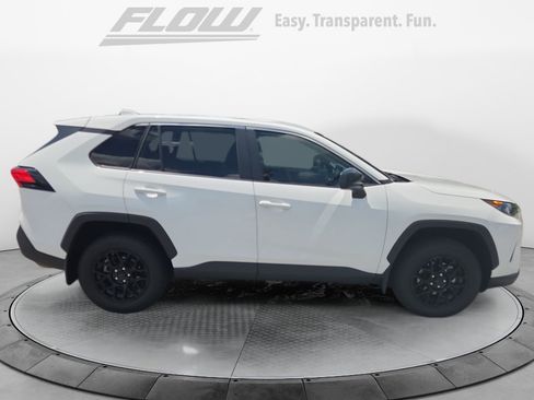 Used 2022 Toyota RAV4 LE FWD image 10