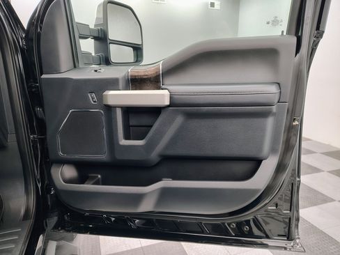 Used 2022 Ford F250 Lariat w/ Chrome Package image 31