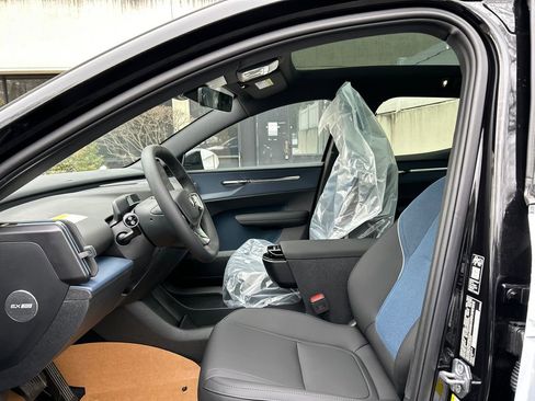 New 2026 Volvo EX30 Plus w/ Climate Package image 10