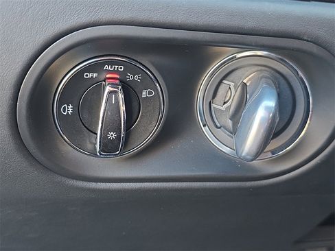 Certified 2024 Porsche Macan image 38