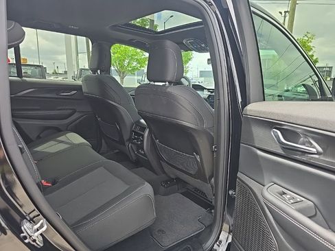 Used 2025 Jeep Grand Cherokee Laredo X w/ Trailer Tow Package AWD/4WD image 20