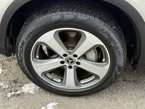 Used 2019 Mercedes-Benz GLC 300 4MATIC image 12