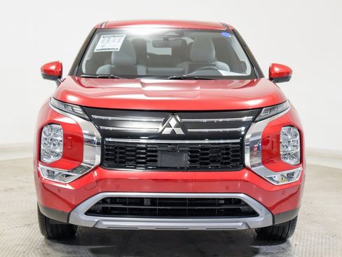 Used 2025 Mitsubishi Outlander SE image 3