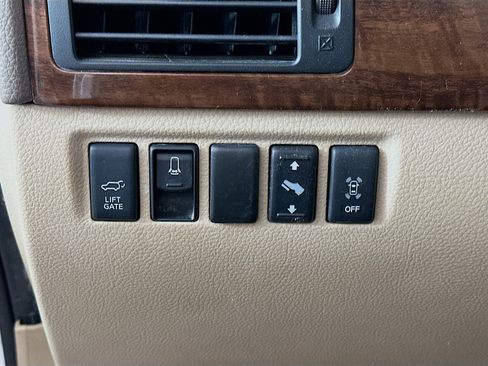 Used 2014 Nissan Armada Platinum image 16