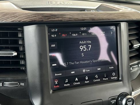 Used 2020 RAM 1500 Laramie AWD/4WD image 16