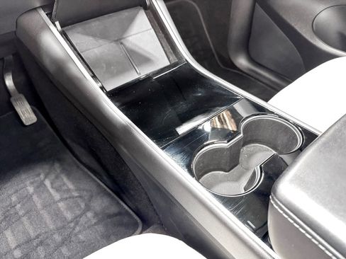 Used 2020 Tesla Model Y Long Range image 17