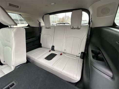 New 2026 INFINITI QX60 Luxe image 14