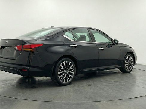 Used 2025 Nissan Altima 2.5 SV FWD image 9