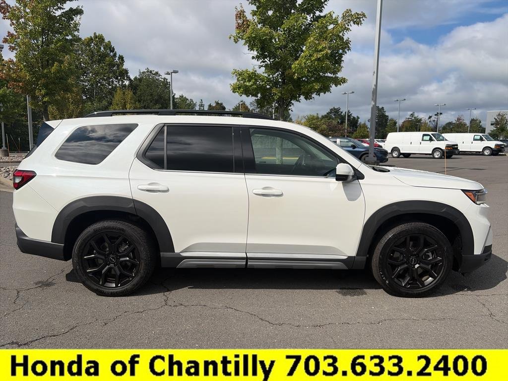 Certified 2025 Honda Pilot Touring image 8