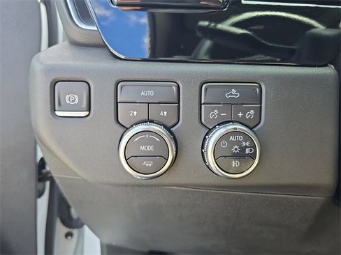 New 2025 GMC Sierra 1500 Elevation image 22