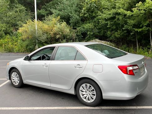 Used 2014 Toyota Camry FWD image 3