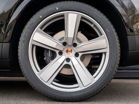 New 2026 Porsche Cayenne AWD/4WD image 13