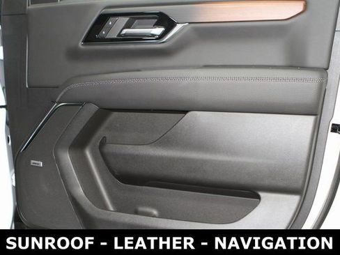 New 2025 GMC Yukon XL Denali w/ Sun & Power Step Package image 22