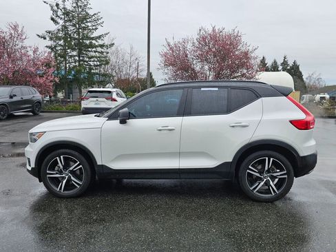 Used 2020 Volvo XC40 T5 R-Design image 4