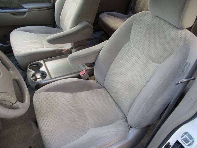 Used 2007 Toyota Sienna LE w/ LE Pkg 4 FWD image 13
