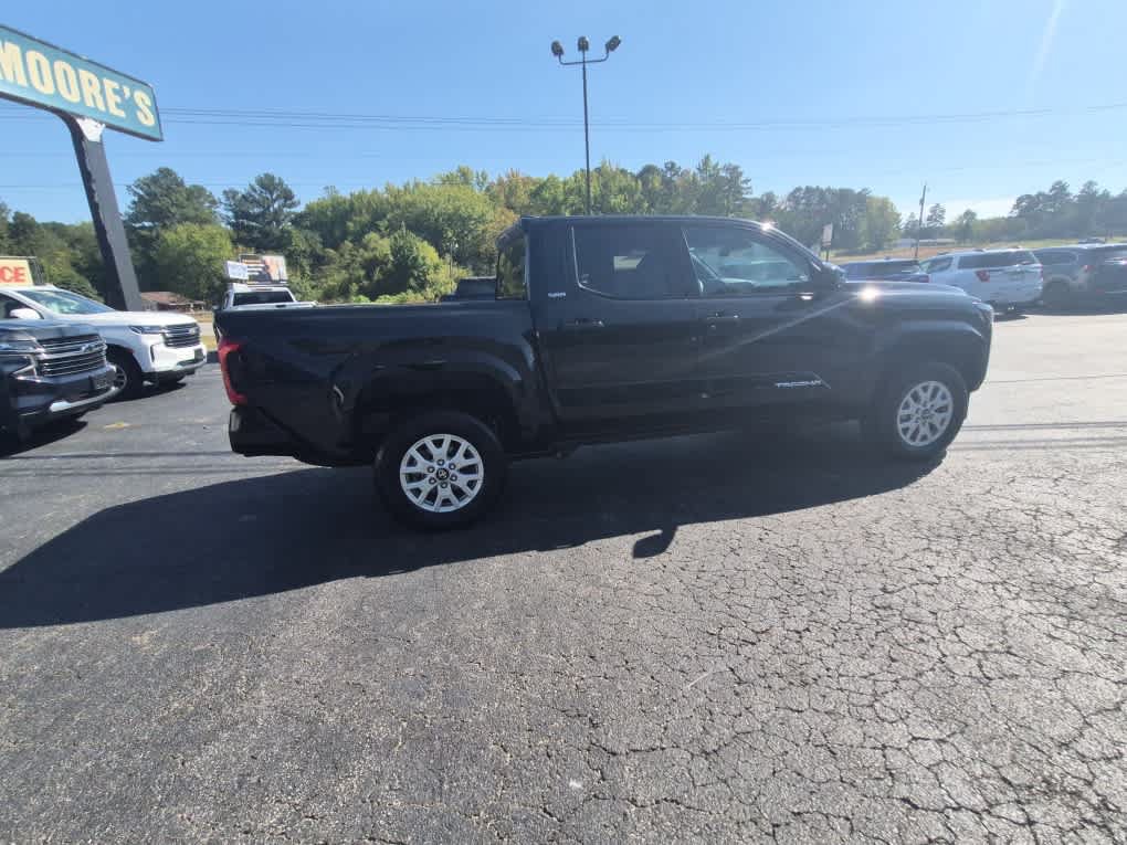 Used 2025 Toyota Tacoma SR5 AWD/4WD image 8