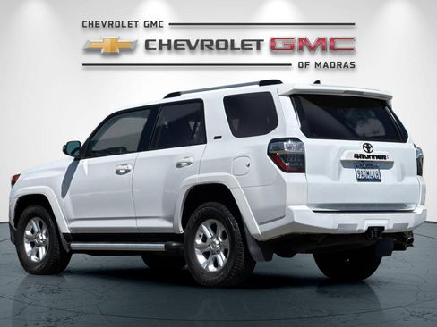 Used 2022 Toyota 4Runner SR5 Premium w/ Moonroof Package RWD image 5