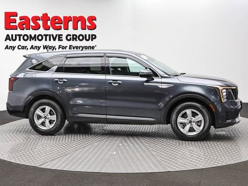 Used 2024 Kia Sorento LX FWD image 4
