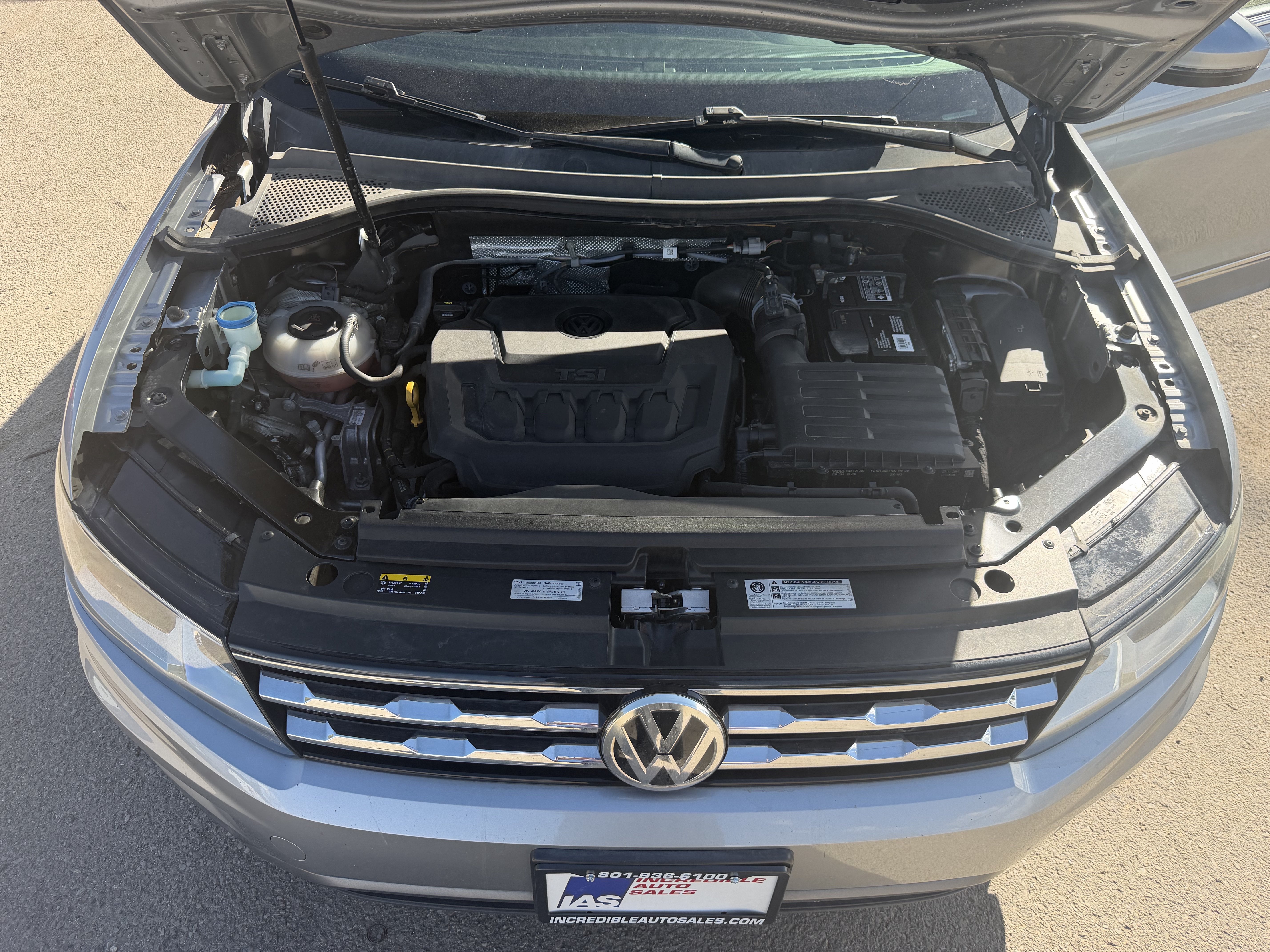 Used 2020 Volkswagen Tiguan SE w/ Panoramic Sunroof Package FWD image 24
