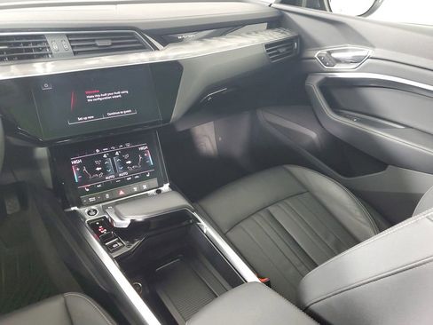 Used 2022 Audi e-tron Premium image 17