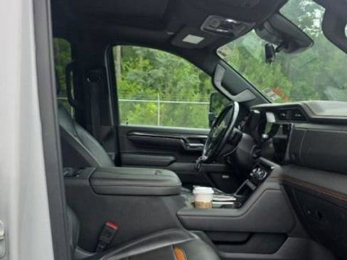 Used 2024 GMC Sierra 2500 AT4 w/ AT4 Premium Plus Package AWD/4WD image 2