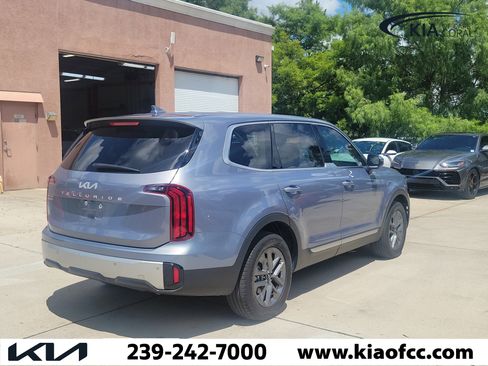 Used 2024 Kia Telluride LX FWD image 5