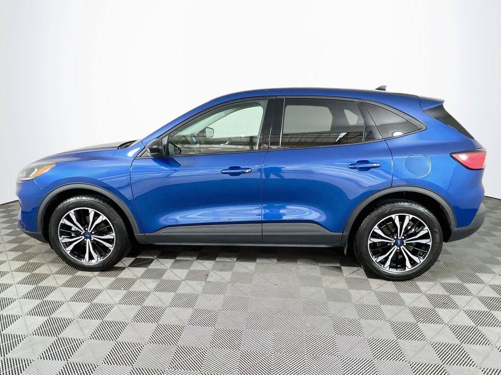 Used 2022 Ford Escape SEL w/ SEL Stealth AWD Package image 4