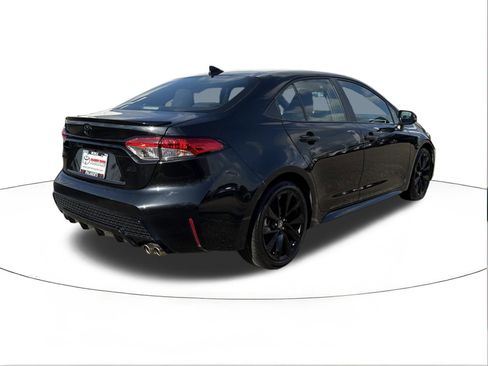 Used 2021 Toyota Corolla SE image 3