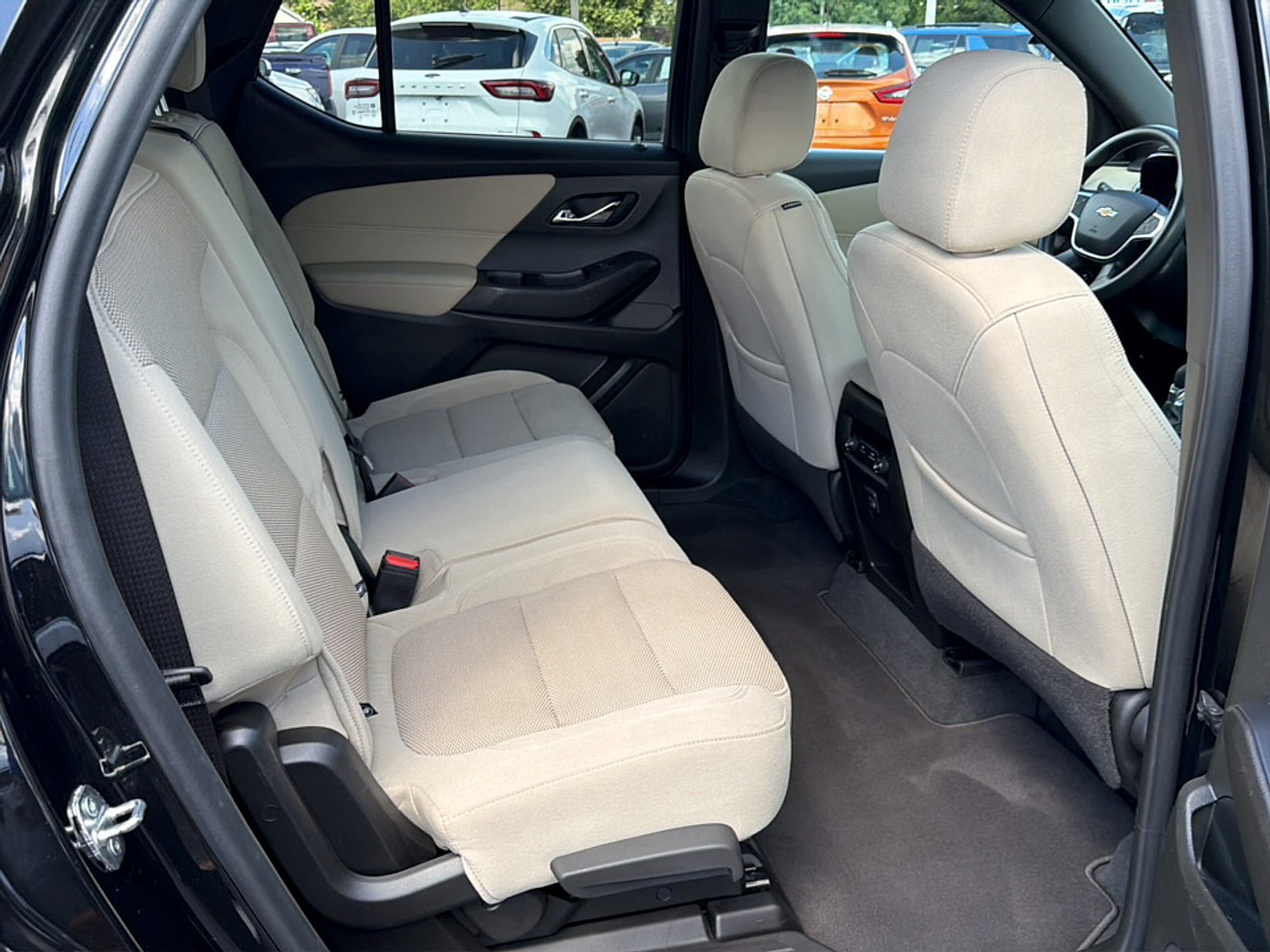 Used 2022 Chevrolet Traverse LS FWD image 10