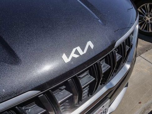 Certified 2024 Kia Carnival LX FWD image 4