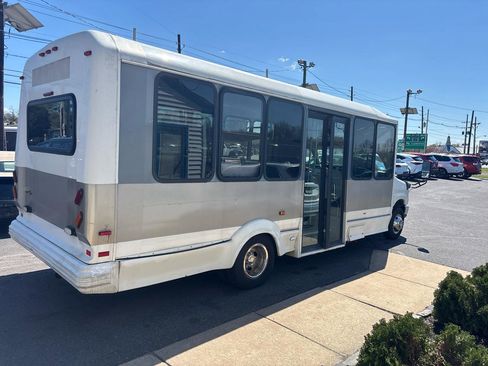Used 2012 Ford E-450 and Econoline 450 Super Duty w/ Shuttle Bus Prep Pkg RWD image 7