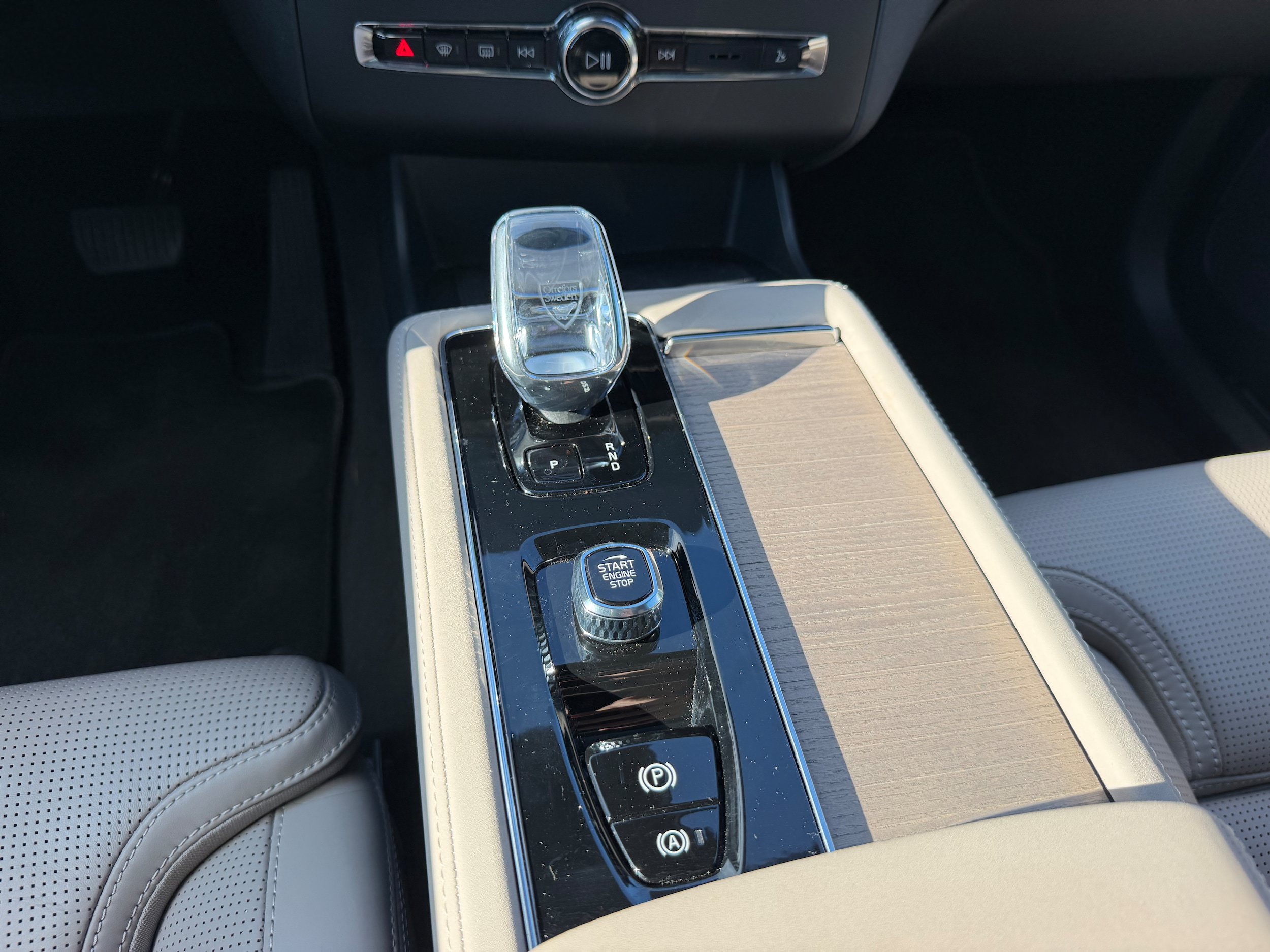 Certified 2025 Volvo XC90 T8 Ultra AWD/4WD image 16