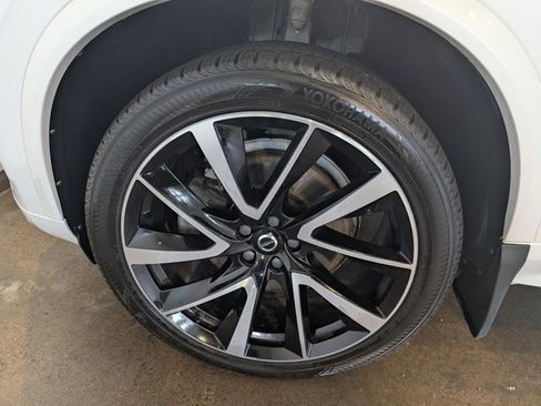 Used 2021 Volvo XC90 T6 Momentum w/ Climate Package image 10