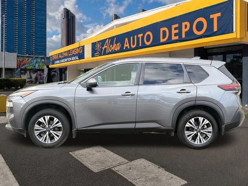 Used 2022 Nissan Rogue SV FWD image 2