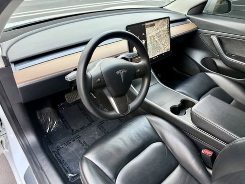 Used 2020 Tesla Model 3 Standard Range Plus RWD image 8