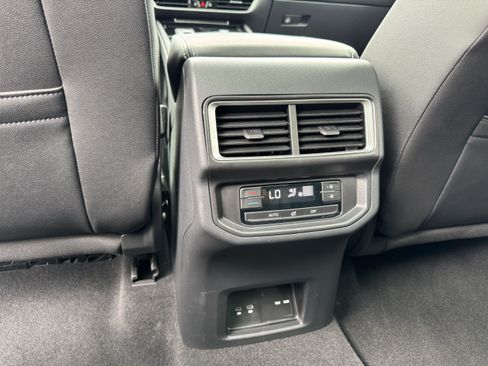 Used 2026 Volkswagen Atlas SE FWD image 30