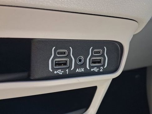 Used 2024 Chrysler Pacifica Touring-L FWD image 24